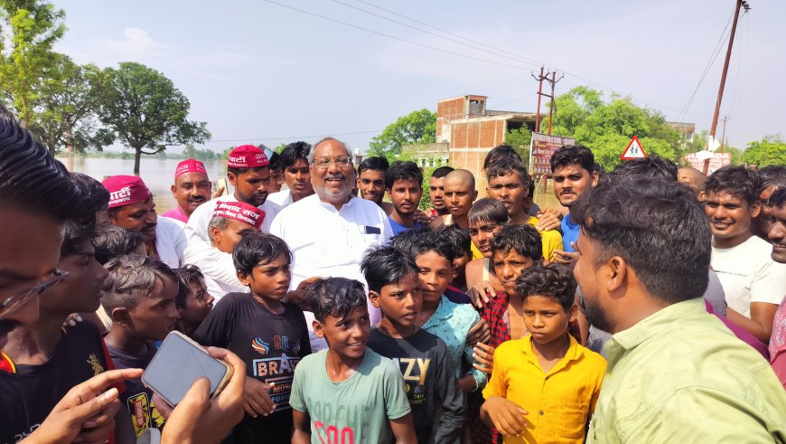 कैबिनेट मंत्री एवं निषाद पार्टी राष्ट्रीय अध्यक्ष डॉ संजय कुमार निषाद ने श्रावस्ती एवं बलरामपुर के बाढ़ ग्रस्त क्षेत्र का दौरा किया